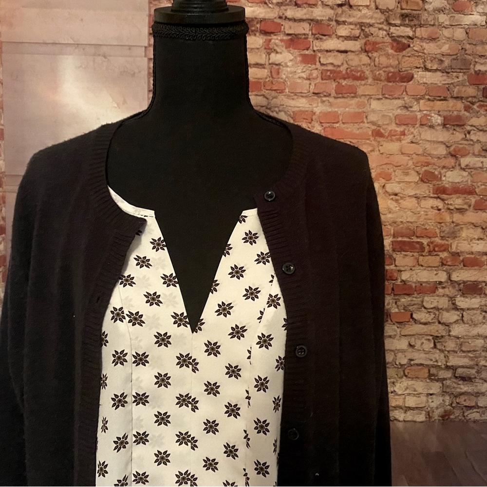 Croft and Barrow Women’s XL black cardigan button up sweater